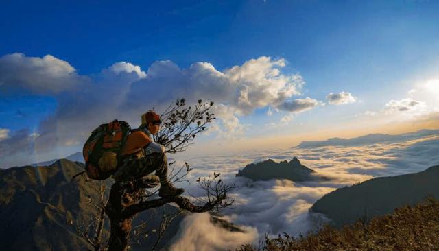 &Iacute;t người biết đỉnh n&uacute;i cao thứ 5 Việt Nam, l&agrave; &ldquo;cột mốc thi&ecirc;ng li&ecirc;ng đẹp nhất bi&ecirc;n cương&rdquo; ở độ cao tr&ecirc;n 3.000m, điểm đến "trong mơ" của d&acirc;n trekking - Ảnh 6.