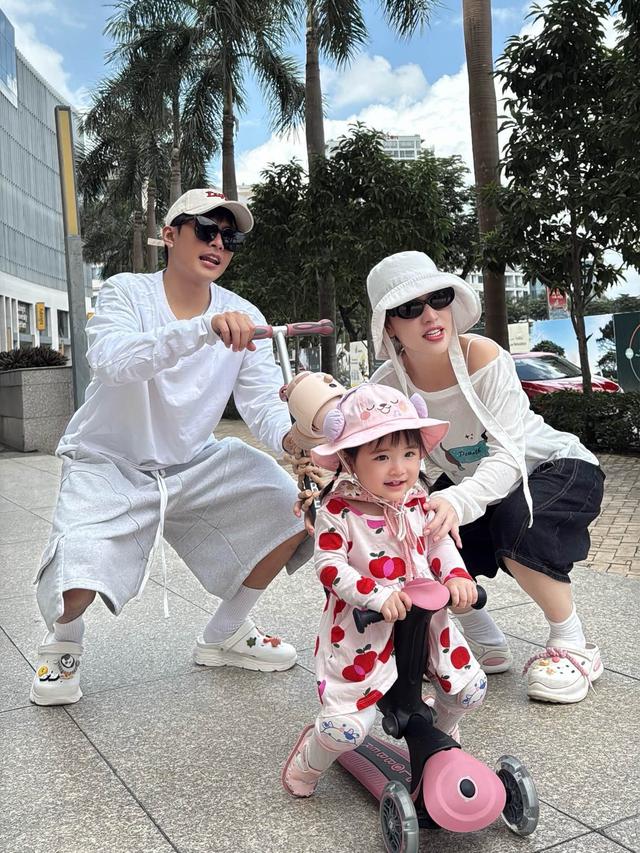 Mỹ nh&acirc;n người miền T&acirc;y l&agrave; tiểu thư nhưng gia đ&igrave;nh ph&aacute; sản, được ch&agrave;ng trai k&eacute;m 4 tuổi mang 20 c&acirc;y v&agrave;ng hỏi cưới - Ảnh 8.