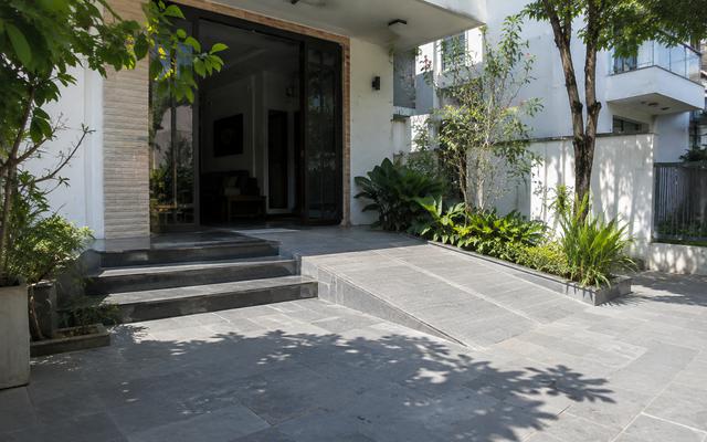 Vì sao ngày càng nhiều gia đình không còn xây bậc tam cấp quá cao? 1 cách làm thuận tiện hơn cho cả trẻ em lẫn người già - Ảnh 2.