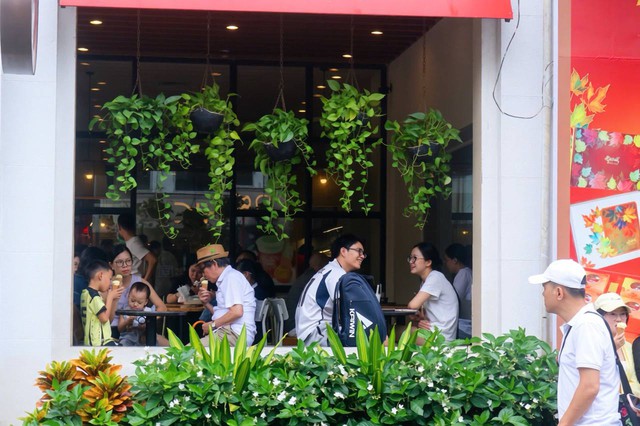 Ngày cuối tiếc nuối ở số 35 Tràng Tiền: "Tạm biệt nơi em được bố cho đi ăn kem khi được 10 điểm toán đầu tiên" - Ảnh 28.