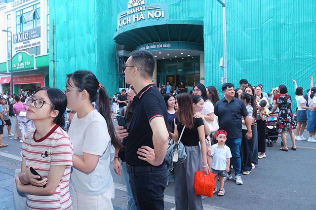 Ngày cuối tiếc nuối ở số 35 Tràng Tiền: "Tạm biệt nơi em được bố cho đi ăn kem khi được 10 điểm toán đầu tiên" - Ảnh 5.