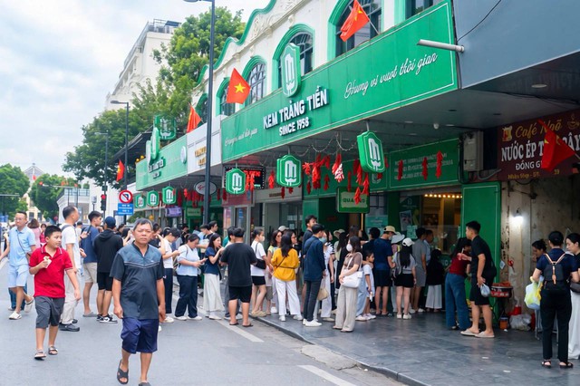 Ngày cuối tiếc nuối ở số 35 Tràng Tiền: "Tạm biệt nơi em được bố cho đi ăn kem khi được 10 điểm toán đầu tiên" - Ảnh 6.