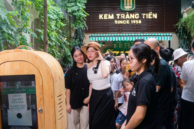 Ngày cuối tiếc nuối ở số 35 Tràng Tiền: "Tạm biệt nơi em được bố cho đi ăn kem khi được 10 điểm toán đầu tiên" - Ảnh 26.