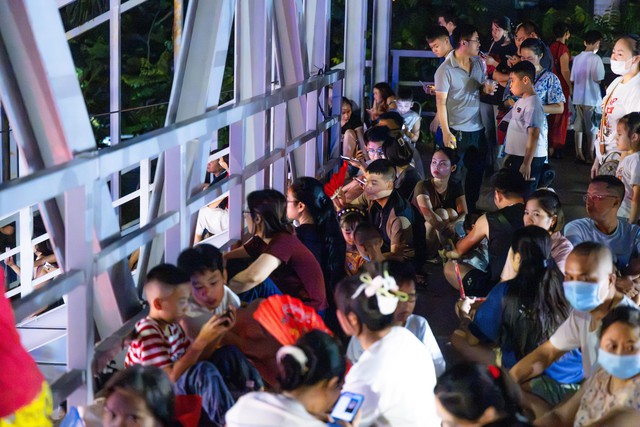 Pháo hoa rực sáng trên bầu trời mừng Quốc khánh 2/9 - Ảnh 11.