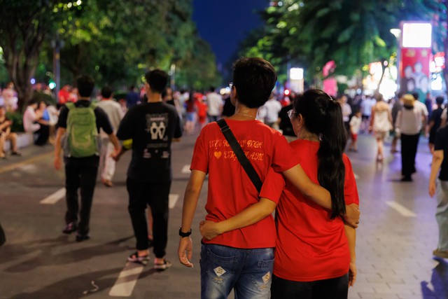 Pháo hoa rực sáng trên bầu trời mừng Quốc khánh 2/9 - Ảnh 27.