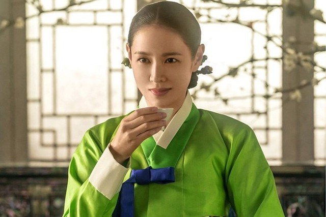 Nhan sắc giả dối của Son Ye Jin - Ảnh 4.