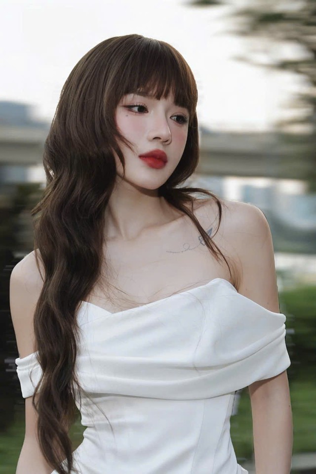 Gương mặt như búp bê sống của LyLy- Ảnh 4.