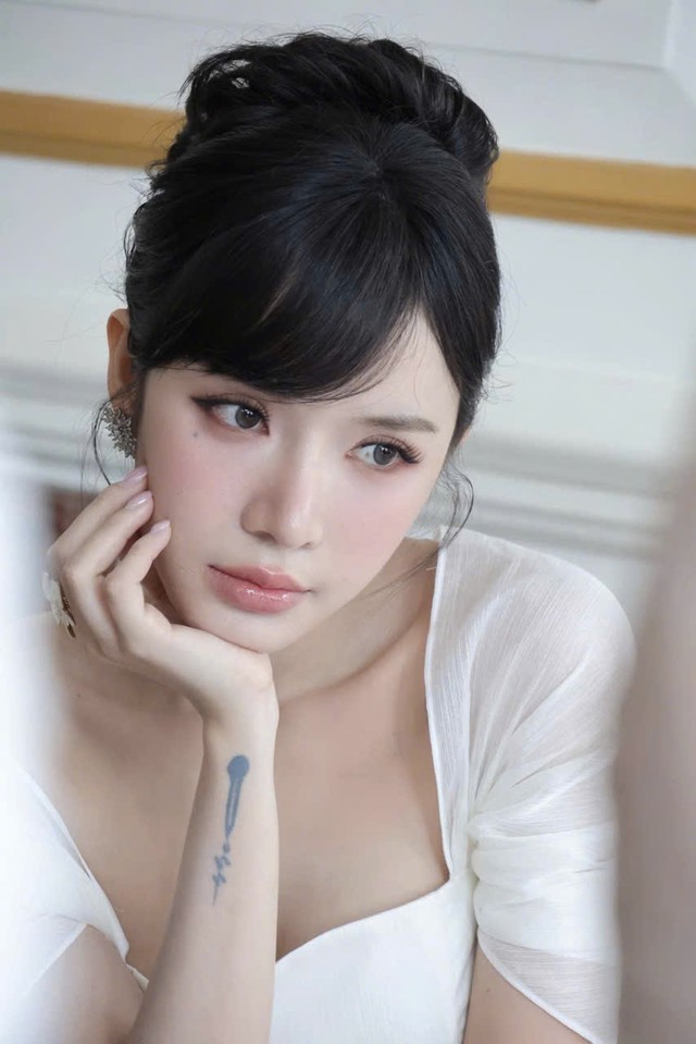 Gương mặt như búp bê sống của LyLy- Ảnh 5.