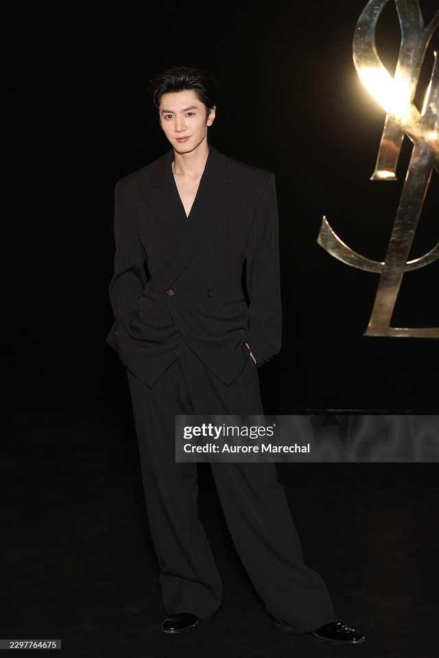 Ros&eacute; b&ugrave;ng nổ "b&aacute; kh&iacute;", mợ chảnh Jun Ji Hyun xuất sắc hơn mong đợi nhờ nền văn minh Saint Laurent- Ảnh 15.