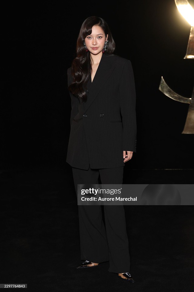 Ros&eacute; b&ugrave;ng nổ "b&aacute; kh&iacute;", mợ chảnh Jun Ji Hyun xuất sắc hơn mong đợi nhờ nền văn minh Saint Laurent- Ảnh 16.