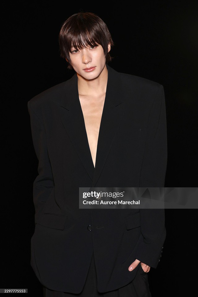 Ros&eacute; b&ugrave;ng nổ "b&aacute; kh&iacute;", mợ chảnh Jun Ji Hyun xuất sắc hơn mong đợi nhờ nền văn minh Saint Laurent- Ảnh 18.
