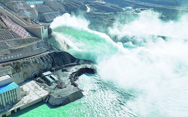 Đập thuỷ điện cao bằng to&agrave; nh&agrave; 80 tầng, c&ocirc;ng suất 750.000 kW ho&agrave;n th&agrave;nh, sản xuất gần 1,9 tỷ kWh điện/năm, x&aacute;c lập một kỷ lục thế giới - Ảnh 1.