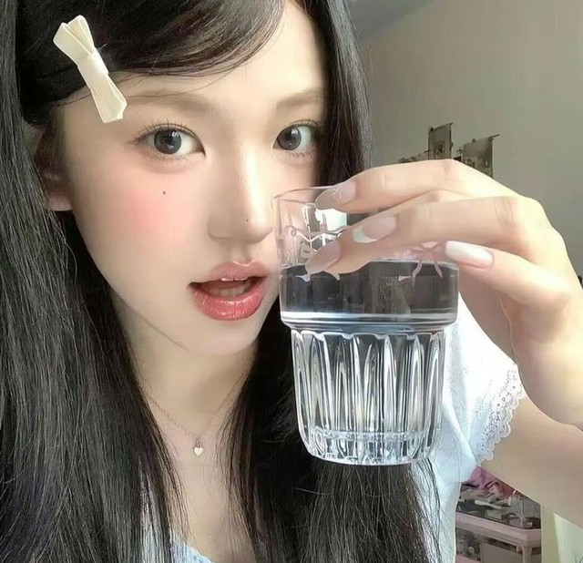 4 kiểu uống nước c&agrave;ng l&agrave;m nhiều thận c&agrave;ng nhanh "hỏng" - Ảnh 1.