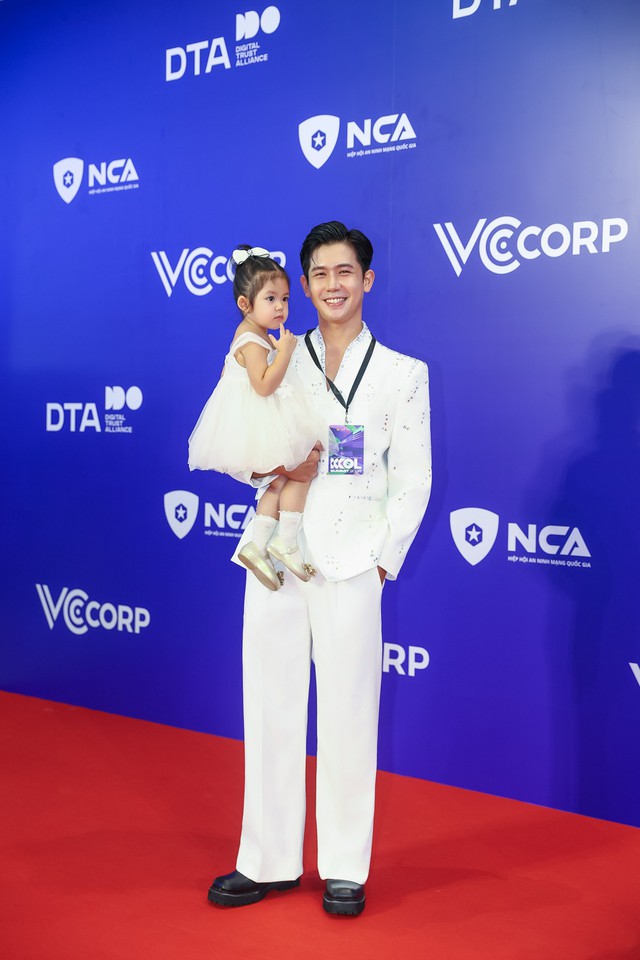 Thuỳ Anh - Chế Nguyễn Quỳnh Ch&acirc;u 