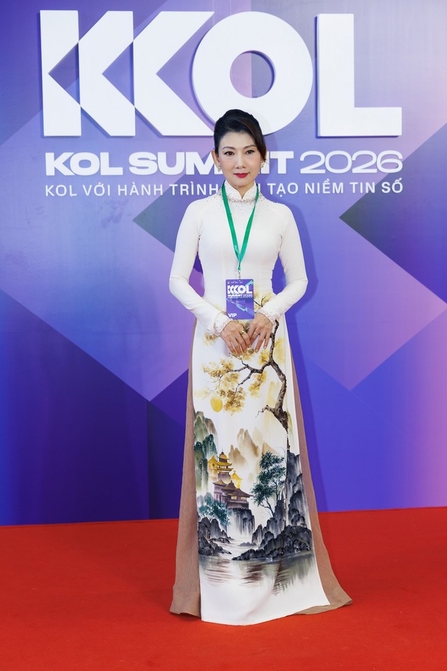 Hương Giang, H'Hen Ni&ecirc;, Thiều Bảo Tr&acirc;m khoe sắc tưng bừng, Song Lu&acirc;n - H&ugrave;ng Huỳnh đẹp chấp cam thường đổ bộ KOL Summit 2026 - Ảnh 2.