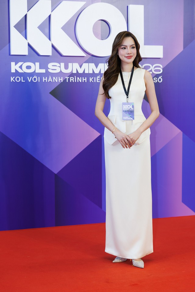 Hương Giang, H'Hen Ni&ecirc;, Thiều Bảo Tr&acirc;m khoe sắc tưng bừng, Song Lu&acirc;n - H&ugrave;ng Huỳnh đẹp chấp cam thường đổ bộ KOL Summit 2026 - Ảnh 8.