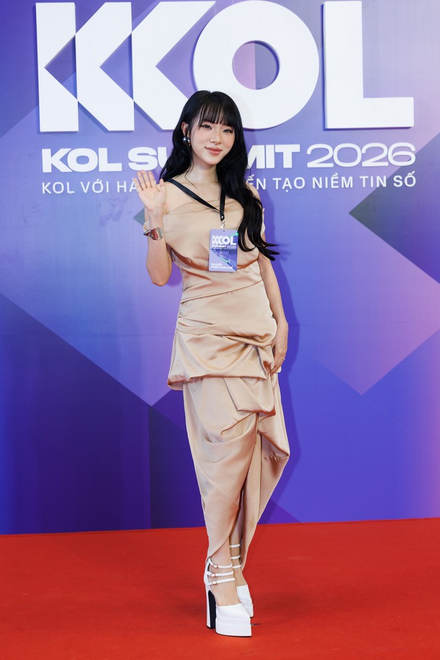 Hương Giang, H'Hen Ni&ecirc;, Thiều Bảo Tr&acirc;m khoe sắc tưng bừng, Song Lu&acirc;n - H&ugrave;ng Huỳnh đẹp chấp cam thường đổ bộ KOL Summit 2026 - Ảnh 7.