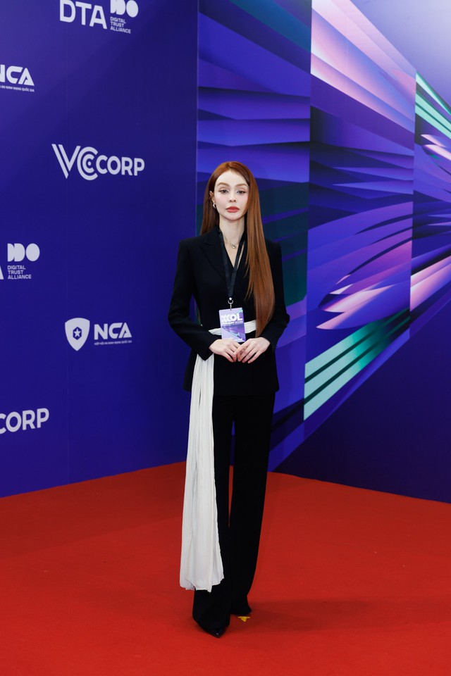 Hương Giang, H'Hen Ni&ecirc;, Thiều Bảo Tr&acirc;m khoe sắc tưng bừng, Song Lu&acirc;n - H&ugrave;ng Huỳnh đẹp chấp cam thường đổ bộ KOL Summit 2026 - Ảnh 5.