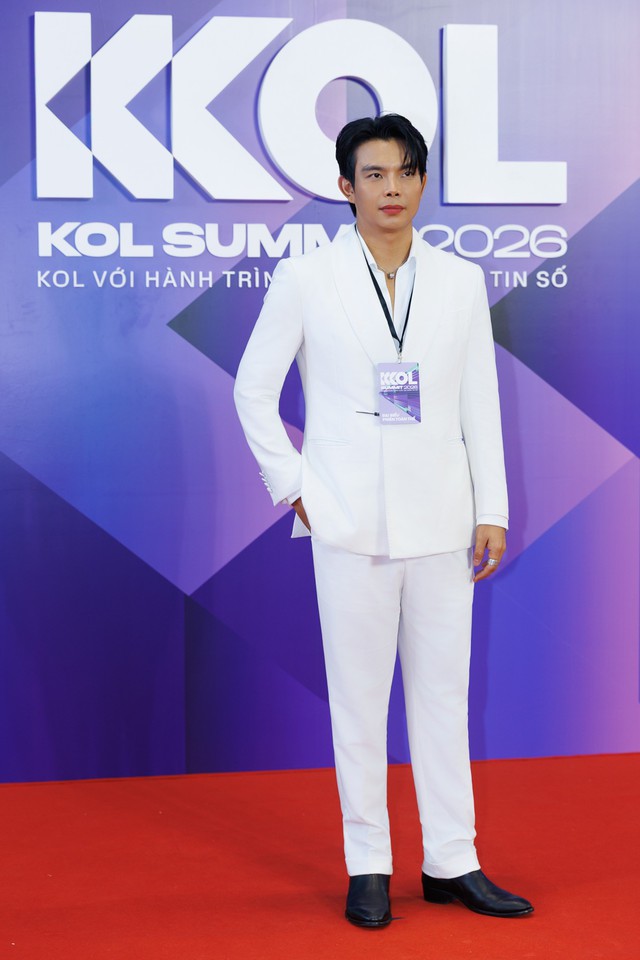 Hương Giang, H'Hen Ni&ecirc;, Thiều Bảo Tr&acirc;m khoe sắc tưng bừng, Song Lu&acirc;n - H&ugrave;ng Huỳnh đẹp chấp cam thường đổ bộ KOL Summit 2026 - Ảnh 13.