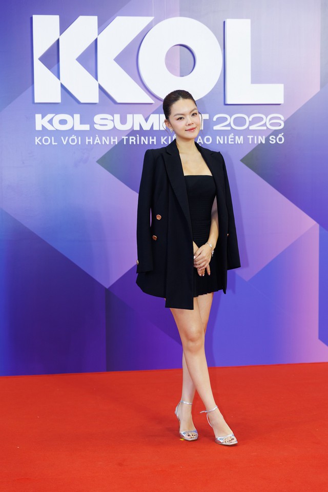 Hương Giang, H'Hen Ni&ecirc;, Thiều Bảo Tr&acirc;m khoe sắc tưng bừng, Song Lu&acirc;n - H&ugrave;ng Huỳnh đẹp chấp cam thường đổ bộ KOL Summit 2026 - Ảnh 4.