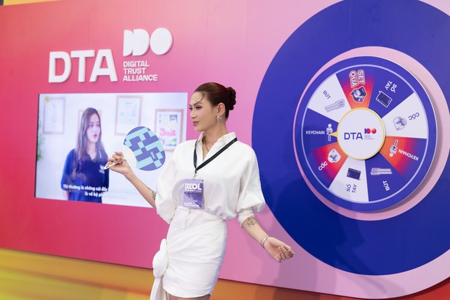 Hương Giang, H'Hen Ni&ecirc;, Thiều Bảo Tr&acirc;m khoe sắc tưng bừng, Song Lu&acirc;n - H&ugrave;ng Huỳnh đẹp chấp cam thường đổ bộ KOL Summit 2026 - Ảnh 10.