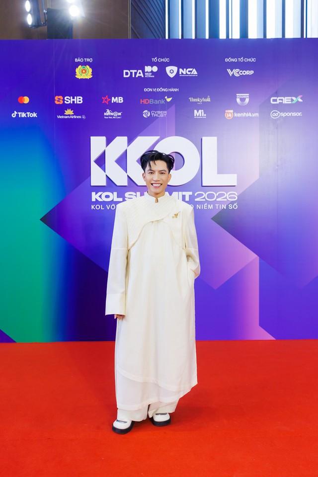 Hương Giang, H'Hen Ni&ecirc;, Thiều Bảo Tr&acirc;m khoe sắc tưng bừng, Song Lu&acirc;n - H&ugrave;ng Huỳnh đẹp chấp cam thường đổ bộ KOL Summit 2026 - Ảnh 15.