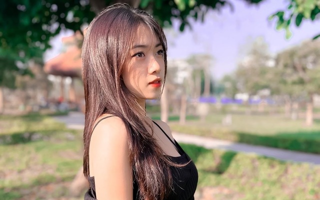 Khả năng “cân vai” của hot girl 10x Hạ Nhiên - Gãy TV dù không qua ...