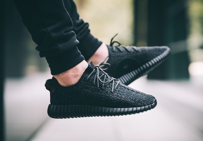 Giới trẻ mê sneaker lại rần rần vì Yeezy Boost 350 V2 sẽ chính thức được bán tại Việt Nam vào 24/9 tới - Ảnh 1.