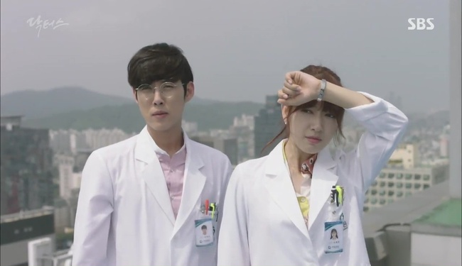 Có một người sau 13 năm đã tái ngộ Park Shin Hye trong “Doctors” - Ảnh 1.