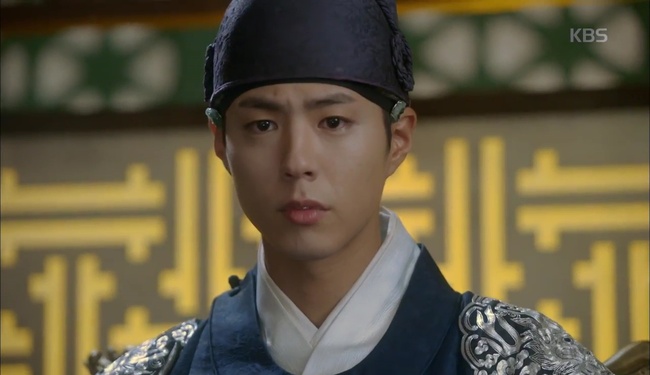 &ldquo;Moonlight&rdquo;: Th&acirc;n l&agrave; Thế tử, Park Bo Gum vẫn bị t&igrave;nh địch &ldquo;cướp tr&ecirc;n gi&agrave;n mướp&rdquo; như thường! - Ảnh 2.