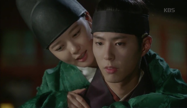 &ldquo;Moonlight&rdquo;: Bị &eacute;p lấy vợ, &ldquo;Thế tử&rdquo; Park Bo Gum vẫn kh&ocirc;ng chịu để mất Kim Yoo Jung - Ảnh 5.