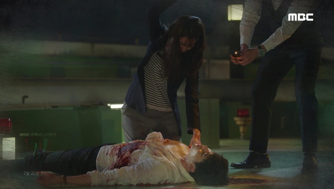 W - Two Worlds: Bố của Han Hyo Joo cố giết chết Lee Jong Suk? - Ảnh 6.