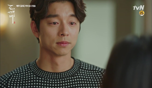 “Goblin”: Không rút được thanh kiếm, Kim Go Eun đành hôn Gong Yoo - Ảnh 11.