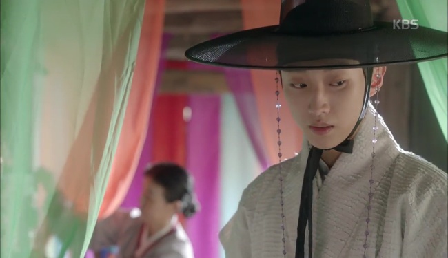 &ldquo;Moonlight&rdquo;: Th&acirc;n l&agrave; Thế tử, Park Bo Gum vẫn bị t&igrave;nh địch &ldquo;cướp tr&ecirc;n gi&agrave;n mướp&rdquo; như thường! - Ảnh 12.