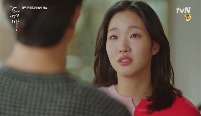 “Goblin”: Không rút được thanh kiếm, Kim Go Eun đành hôn Gong Yoo - Ảnh 12.