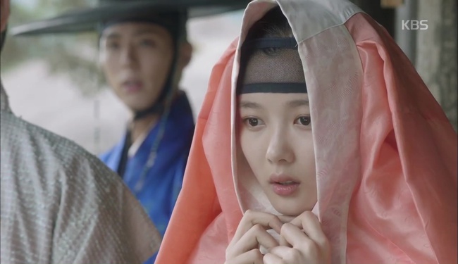 &ldquo;Moonlight&rdquo;: Th&acirc;n l&agrave; Thế tử, Park Bo Gum vẫn bị t&igrave;nh địch &ldquo;cướp tr&ecirc;n gi&agrave;n mướp&rdquo; như thường! - Ảnh 14.