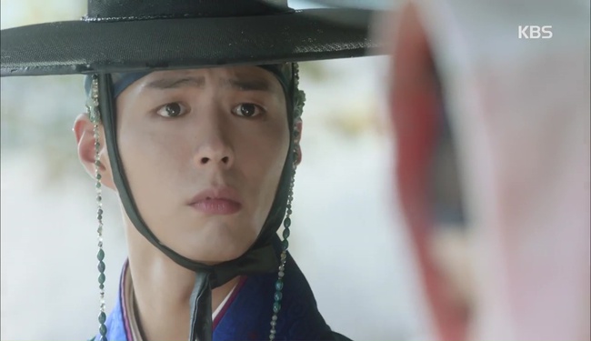 &ldquo;Moonlight&rdquo;: Th&acirc;n l&agrave; Thế tử, Park Bo Gum vẫn bị t&igrave;nh địch &ldquo;cướp tr&ecirc;n gi&agrave;n mướp&rdquo; như thường! - Ảnh 16.