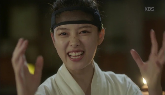 &ldquo;Moonlight&rdquo;: Th&acirc;n l&agrave; Thế tử, Park Bo Gum vẫn bị t&igrave;nh địch &ldquo;cướp tr&ecirc;n gi&agrave;n mướp&rdquo; như thường! - Ảnh 18.