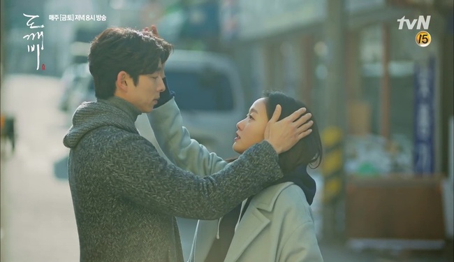 “Goblin”: Không rút được thanh kiếm, Kim Go Eun đành hôn Gong Yoo - Ảnh 19.