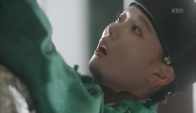 &ldquo;Moonlight&rdquo;: Th&acirc;n l&agrave; Thế tử, Park Bo Gum vẫn bị t&igrave;nh địch &ldquo;cướp tr&ecirc;n gi&agrave;n mướp&rdquo; như thường! - Ảnh 22.