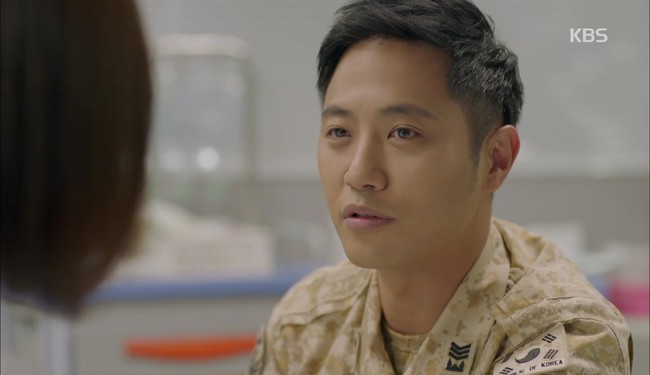 &ldquo;Hậu Duệ Mặt Trời&rdquo;: Đừng sợ! Song Joong Ki d&ugrave; b&ecirc; bết m&aacute;u vẫn sẽ ổn cả th&ocirc;i! - Ảnh 21.