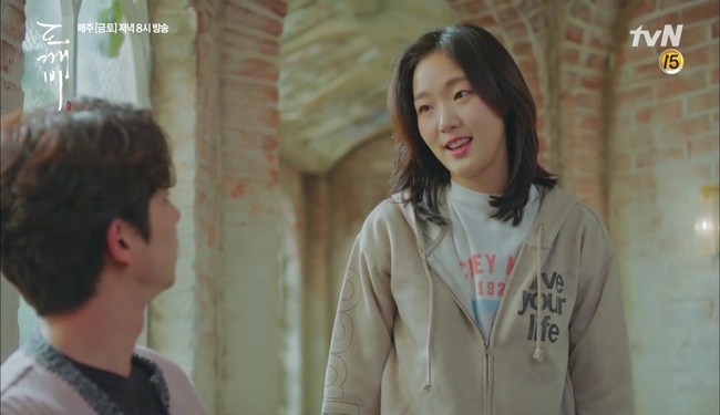 “Goblin”: Xuất hiện người thứ ba giữa cặp đôi yêu tinh Gong Yoo và cô nàng Kim Go Eun - Ảnh 24.