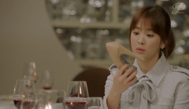 To&agrave;n bộ binh sĩ ph&aacute;t rồ v&igrave; nụ h&ocirc;n giữa nh&agrave; ăn trong &ldquo;Hậu Duệ Mặt Trời&rdquo; - Ảnh 27.