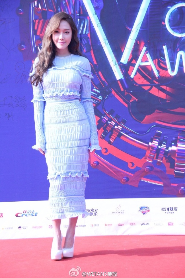 Jessica Jung xinh đẹp yêu kiều giữa dàn sao Hoa - Hàn tại lễ trao giải V Chart Awards - Ảnh 4.