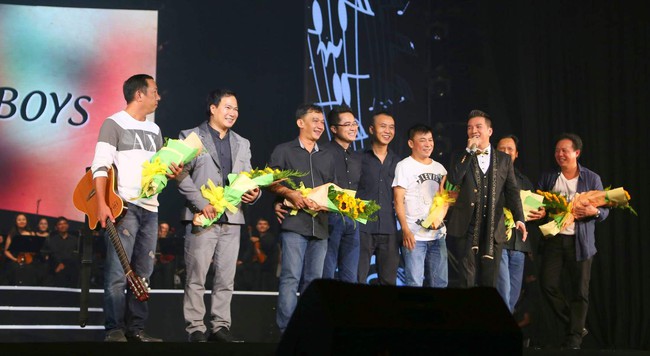 Khán giả xúc động khi trở lại thời Làn sóng xanh trong liveshow nhạc sĩ Việt Anh - Ảnh 7.