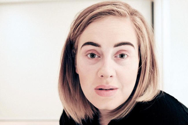 Adele trông như người lạ khi thiếu đi đường kẻ mắt trứ danh - Ảnh 1.