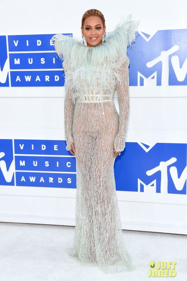 Bóc mác xiêm y của dàn sao đình đám tụ hội tại VMAs 2016 - Ảnh 1.