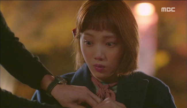 &ldquo;Ti&ecirc;n Nữ Cử Tạ&rdquo;: Ngỡ được Lee Sung Kyung h&ocirc;n, Nam Joo Hyuk đưa mặt hưởng thụ v&agrave; nhận c&aacute;i kết bất ngờ - Ảnh 1.