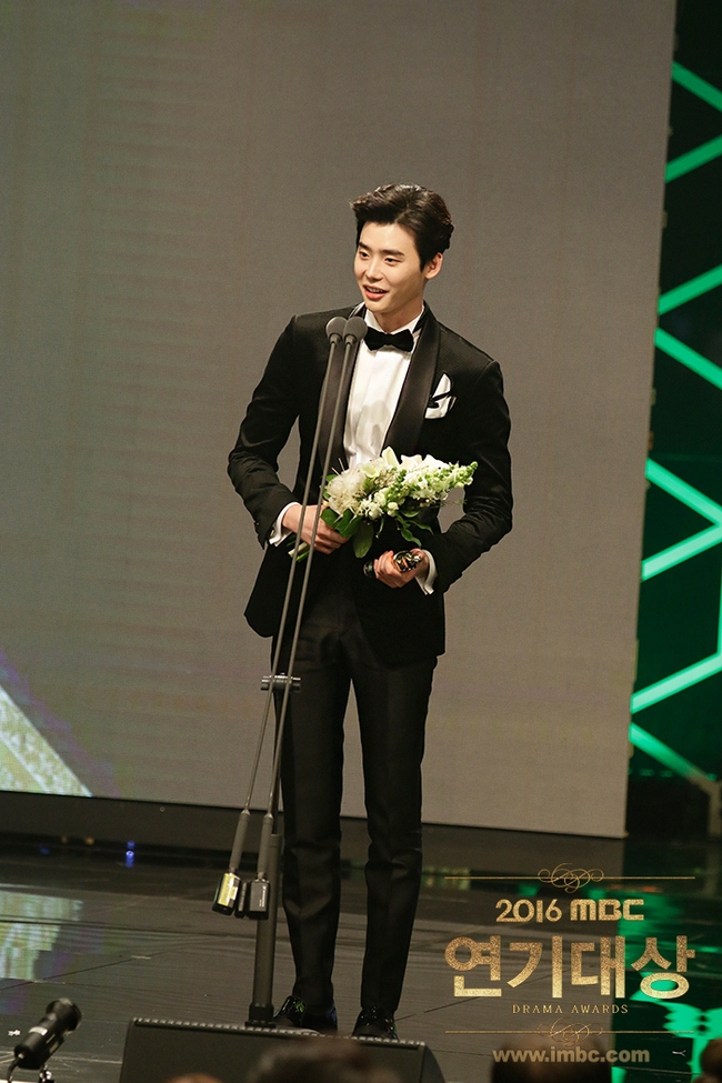 Chả phải Lee Jong Suk, đây mới là nhân vật gây bất ngờ nhất tại MBC Drama Awards! - Ảnh 3.