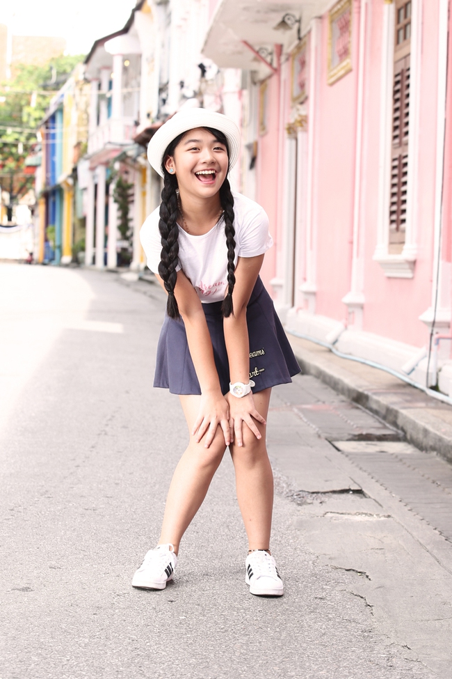 Noo Phước Thịnh quậy hết cỡ c&ugrave;ng học tr&ograve; trong bộ ảnh quảng b&aacute; Th&aacute;i Lan - Ảnh 9.